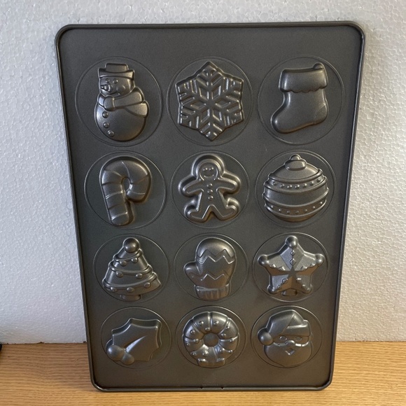 Martha Stewart Collection Christmas Mini Cake Pan Holiday 12 Molds Cookies Candy - Picture 2 of 4